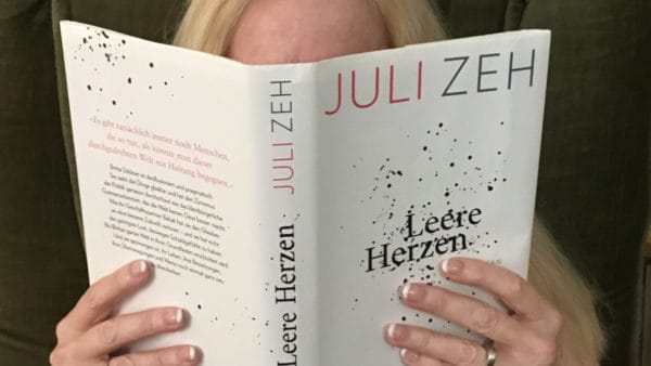 "Leere Herzen" von Juli Zeh (Rezension) | SCHREIBBLOGG 2026 Leere Herzen von Juli Zeh