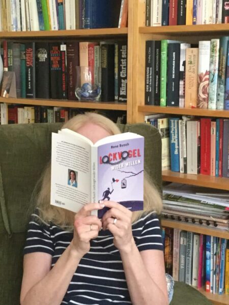 "Lockvogel wider Willen: Ein Spionageabenteuer" von Mona Busch (Rezension) | SCHREIBBLOGG 2026 Lockvogel wider Willen Literaturblog Krimi
