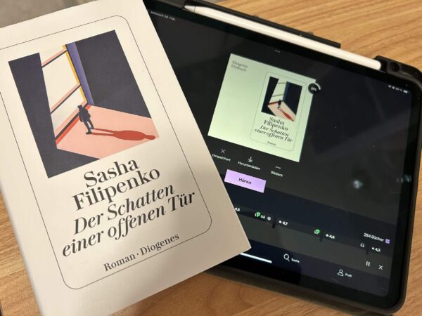 „Der Schatten einer offenen Tür“ Sasha Filipenko | SCHREIBBLOGG 2026 Der Schatten einer offenen Tür / Hörbuch / Buch /Sasha Filipenko / Rezension