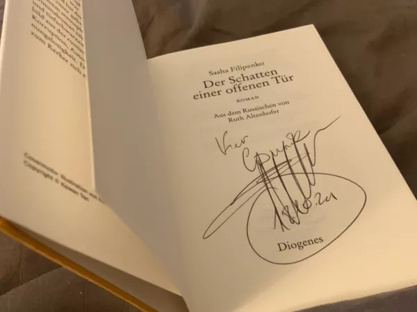 „Der Schatten einer offenen Tür“ Sasha Filipenko | SCHREIBBLOGG 2025 Der Schatten einer offenen Tür / Sasha Filipenko / Frankfurter Buchmesse